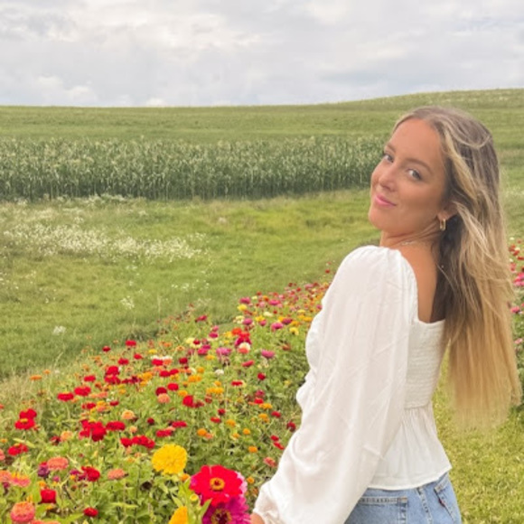 Meet your Posher, Abigale - Picture 1 of 1